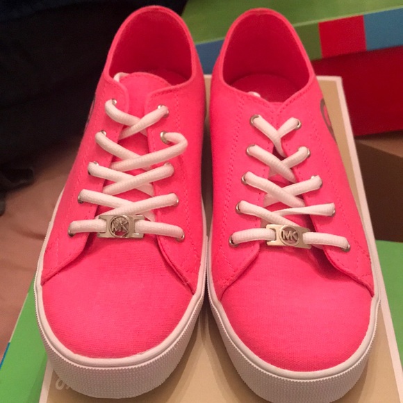 Sneakers - Picture 2 of 7